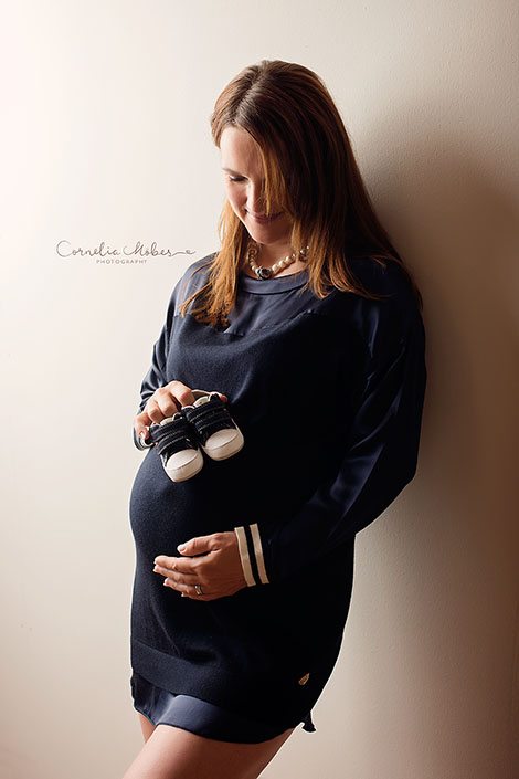 Schwangerschaftsshooting Schwangerschaftsfotos Schwangerschaftsfotografie Babybauch Shooting maternity photographer newborn shooting Babyfotografie Neugeborenenfotografie Babyfotograf Zug Zürich Luzern Aargau Schwyz Cornelia Moebes Photography