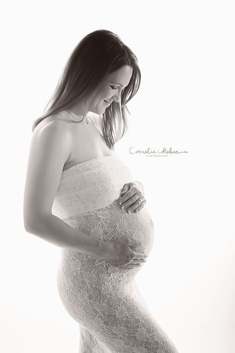 Schwangerschaftsshooting Schwangerschaftsfotos Schwangerschaftsfotografie Babybauch Shooting maternity photographer newborn shooting Babyfotografie Neugeborenenfotografie Babyfotograf Zug Zürich Luzern Aargau Schwyz Cornelia Moebes Photography