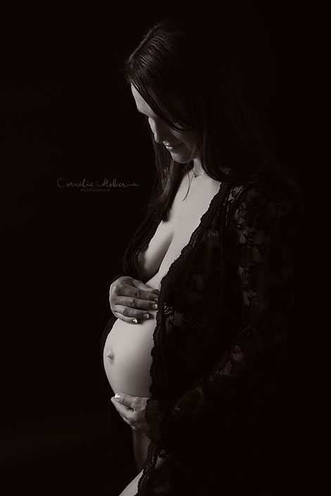 Schwangerschaftsshooting Schwangerschaftsfotos Schwangerschaftsfotografie Babybauch Shooting maternity photographer newborn shooting Babyfotografie Neugeborenenfotografie Babyfotograf Zug Zürich Luzern Aargau Schwyz Cornelia Moebes Photography