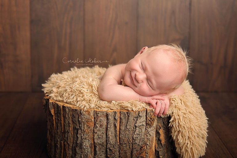 Neugeborenenshooting Neugeborenenfotografie Neugeborenenfotos newborn shooting Babyfotografie Babyfotos baby photographer Babyfotograf Zug Zürich Luzern Aargau Schwyz Cornelia Moebes Photogrphy