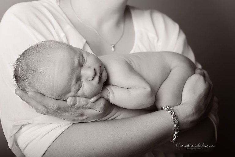 Neugeborenenshooting Neugeborenenfotografie Neugeborenenfotos newborn shooting Babyfotografie Babyfotos baby photographer Babyfotograf Zug Zürich Luzern Aargau Schwyz Cornelia Moebes Photogrphy