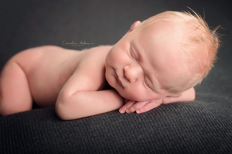 Neugeborenenshooting Neugeborenenfotografie Neugeborenenfotos newborn shooting Babyfotografie Babyfotos baby photographer Babyfotograf Zug Zürich Luzern Aargau Schwyz Cornelia Moebes Photogrphy