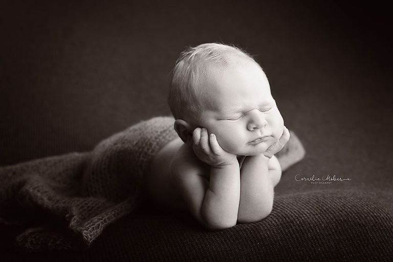 Neugeborenenshooting Neugeborenenfotografie Neugeborenenfotos newborn shooting Babyfotografie Babyfotos baby photographer Babyfotograf Zug Zürich Luzern Aargau Schwyz Cornelia Moebes Photogrphy