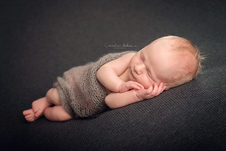 Neugeborenenshooting Neugeborenenfotografie Neugeborenenfotos newborn shooting Babyfotografie Babyfotos baby photographer Babyfotograf Zug Zürich Luzern Aargau Schwyz Cornelia Moebes Photogrphy