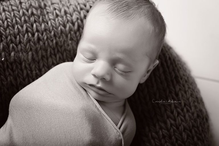 Neugeborenenshooting Neugeborenenfotografie Neugeborenenfotos newborn shooting Babyfotografie Babyfotos baby photographer Babyfotograf Zug Zürich Luzern Aargau Schwyz Cornelia Moebes Photogrphy