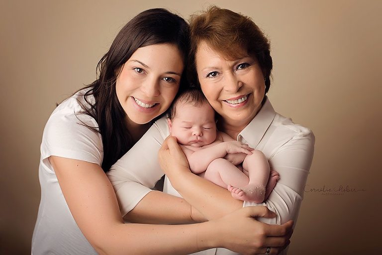 Neugeborenenshooting Neugeborenenfotografie Neugeborenenfotos newborn shooting Babyfotografie Babyfotos baby photographer Babyfotograf Zug Zürich Luzern Aargau Schwyz Cornelia Moebes Photography