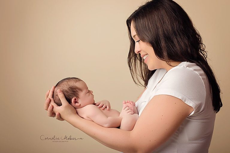 Neugeborenenshooting Neugeborenenfotografie Neugeborenenfotos newborn shooting Babyfotografie Babyfotos baby photographer Babyfotograf Zug Zürich Luzern Aargau Schwyz Cornelia Moebes Photography