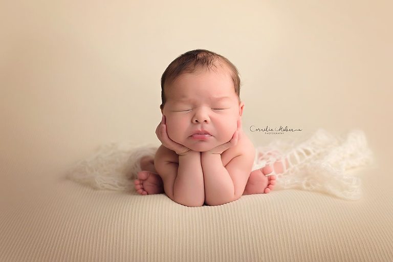 Neugeborenenshooting Neugeborenenfotografie Neugeborenenfotos newborn shooting Babyfotografie Babyfotos baby photographer Babyfotograf Zug Zürich Luzern Aargau Schwyz Cornelia Moebes Photography