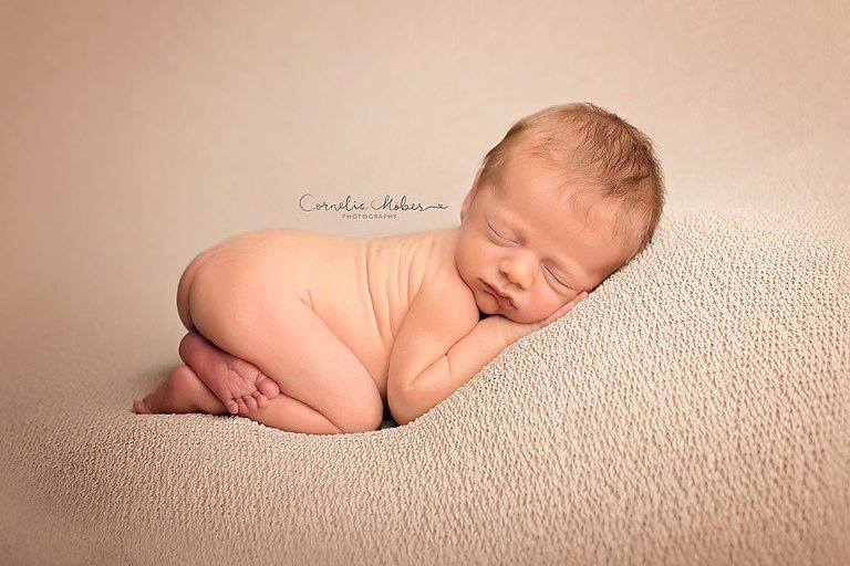 Neugeborenenshooting Neugeborenenfotografie Neugeborenenfotos newborn shooting Babyfotografie Babyfotos baby photographer Babyfotograf Zug Zürich Luzern Aargau Schwyz Cornelia Moebes Photography