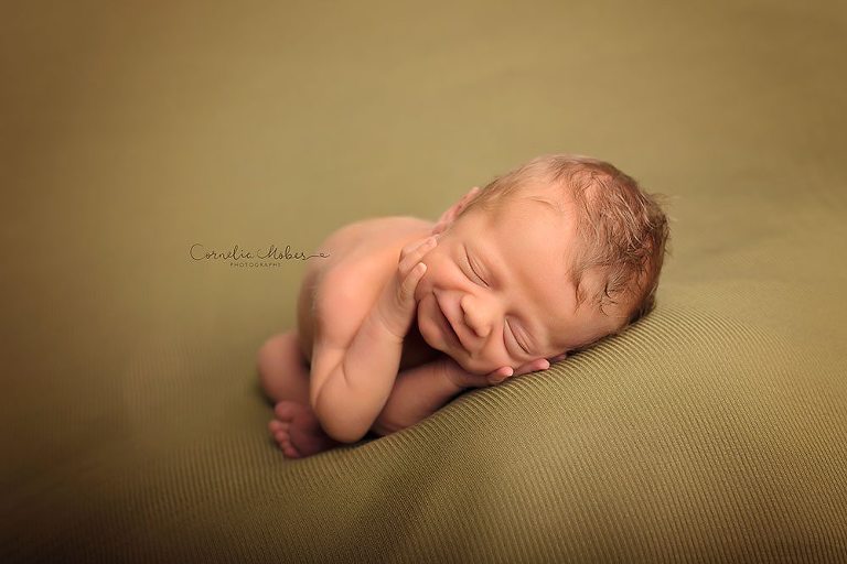 Neugeborenenshooting Neugeborenenfotografie Neugeborenenfotos newborn shooting Babyfotografie Babyfotos baby photographer Babyfotograf Zug Zürich Luzern Aargau Schwyz Cornelia Moebes Photography