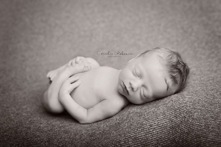 Neugeborenenshooting Neugeborenenfotografie Neugeborenenfotos newborn shooting Babyfotografie Babyfotos baby photographer Babyfotograf Zug Zürich Luzern Aargau Schwyz Cornelia Moebes Photography