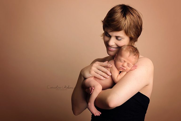 Neugeborenenshooting Neugeborenenfotografie Neugeborenenfotos newborn shooting Babyfotografie Babyfotos baby photographer Babyfotograf Zug Zürich Luzern Aargau Schwyz Cornelia Moebes Photography