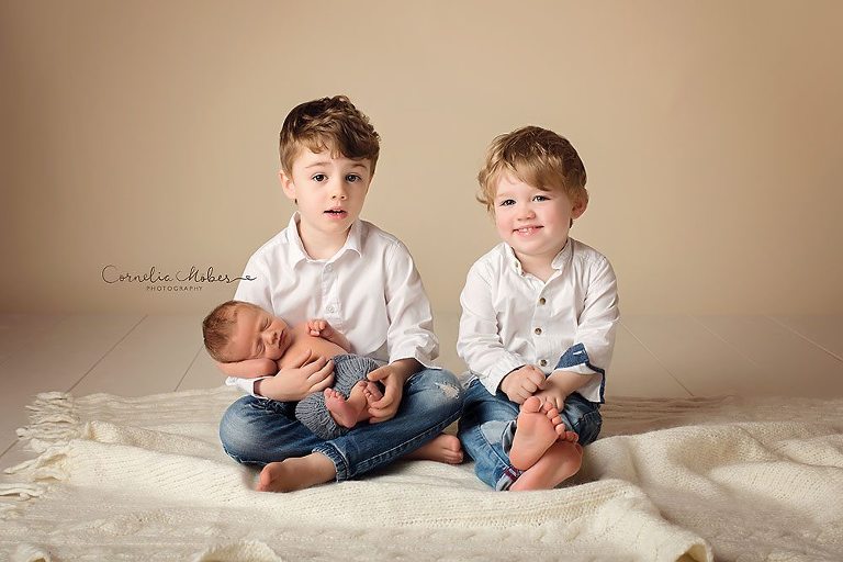 Neugeborenenshooting Neugeborenenfotografie Neugeborenenfotos newborn shooting Babyfotografie Babyfotos baby photographer Babyfotograf Zug Zürich Luzern Aargau Schwyz Cornelia Moebes Photography