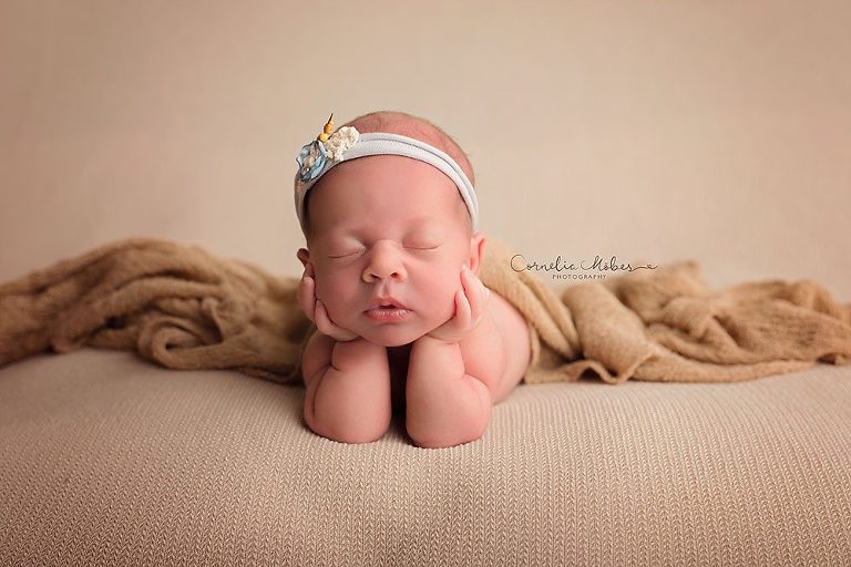 Neugeborenenshooting Neugeborene Zwillinge Neugeborenenfotografie Neugeborenenfotos newborn shooting Twins Babyfotografie Babyfotos baby photographer Babyfotograf Zug Zürich Luzern Aargau Schwyz Cornelia Moebes Photography