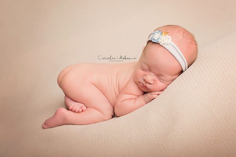 Neugeborenenshooting Neugeborene Zwillinge Neugeborenenfotografie Neugeborenenfotos newborn shooting Twins Babyfotografie Babyfotos baby photographer Babyfotograf Zug Zürich Luzern Aargau Schwyz Cornelia Moebes Photography