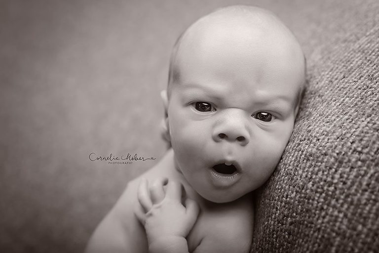 Neugeborenenshooting Neugeborene Zwillinge Neugeborenenfotografie Neugeborenenfotos newborn shooting Twins Babyfotografie Babyfotos baby photographer Babyfotograf Zug Zürich Luzern Aargau Schwyz Cornelia Moebes Photography