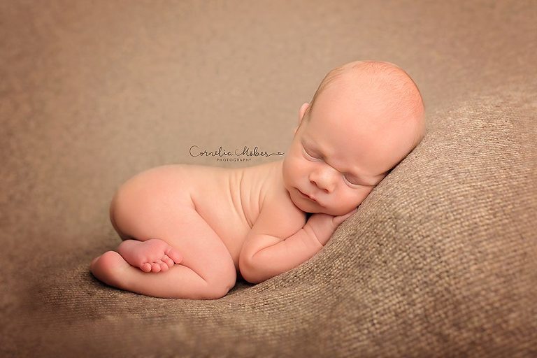 Neugeborenenshooting Neugeborene Zwillinge Neugeborenenfotografie Neugeborenenfotos newborn shooting Twins Babyfotografie Babyfotos baby photographer Babyfotograf Zug Zürich Luzern Aargau Schwyz Cornelia Moebes Photography