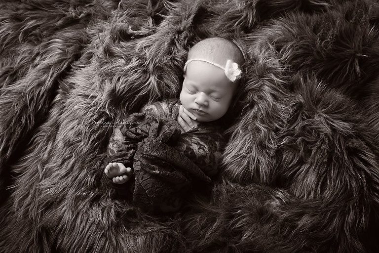 Neugeborenenshooting Neugeborene Zwillinge Neugeborenenfotografie Neugeborenenfotos newborn shooting Twins Babyfotografie Babyfotos baby photographer Babyfotograf Zug Zürich Luzern Aargau Schwyz Cornelia Moebes Photography