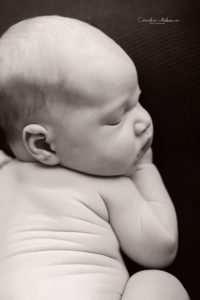 Neugeborenenshooting Neugeborenenfotografie Neugeborenenfotos newborn shooting Babyfotografie Babyfotos baby photographer Babyfotograf Zug Zürich Luzern Aargau Schwyz Cornelia Moebes Photography