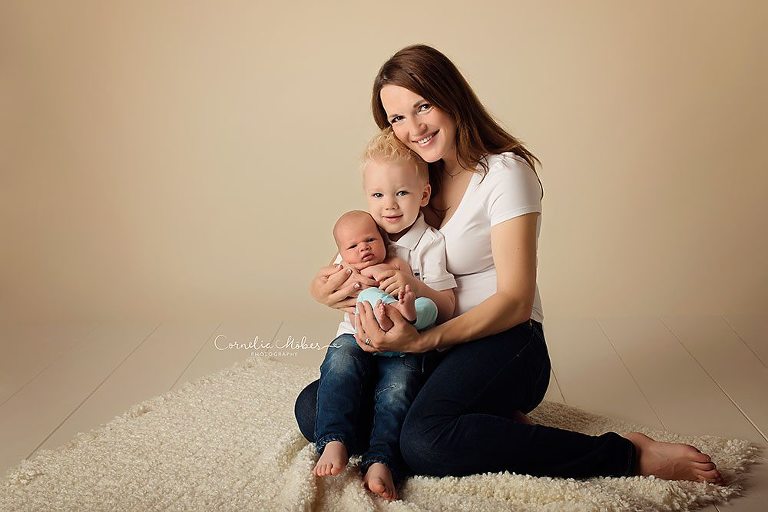 Neugeborenenshooting Neugeborenenfotografie Neugeborenenfotos newborn shooting Babyfotografie Babyfotos baby photographer Babyfotograf Zug Zürich Luzern Aargau Schwyz Cornelia Moebes Photography