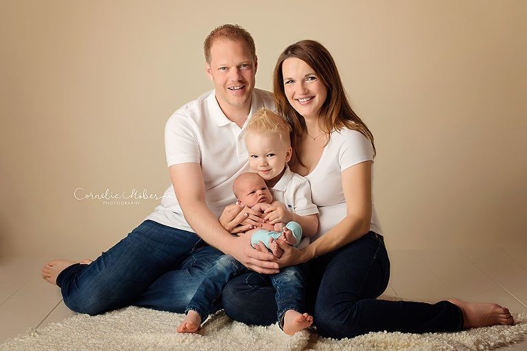 Neugeborenenshooting Neugeborenenfotografie Neugeborenenfotos newborn shooting Babyfotografie Babyfotos baby photographer Babyfotograf Zug Zürich Luzern Aargau Schwyz Cornelia Moebes Photography