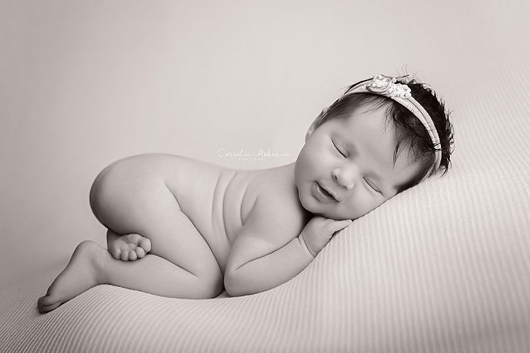 Neugeborenenshooting Neugeborenenfotografie Neugeborenenfotos newborn shooting Babyfotografie Babyfotos baby photographer Babyfotograf Zug Zürich Luzern Aargau Schwyz Cornelia Moebes Photography