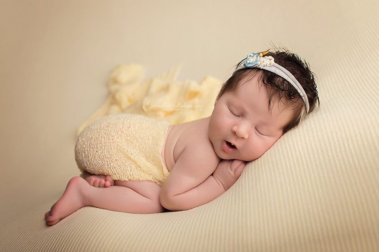 Neugeborenenshooting Neugeborenenfotografie Neugeborenenfotos newborn shooting Babyfotografie Babyfotos baby photographer Babyfotograf Zug Zürich Luzern Aargau Schwyz Cornelia Moebes Photography