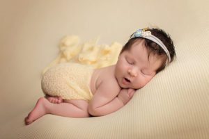 Neugeborenenshooting Neugeborenenfotografie Neugeborenenfotos newborn shooting Babyfotografie Babyfotos baby photographer Babyfotograf Zug Zürich Luzern Aargau Schwyz Cornelia Moebes Photography