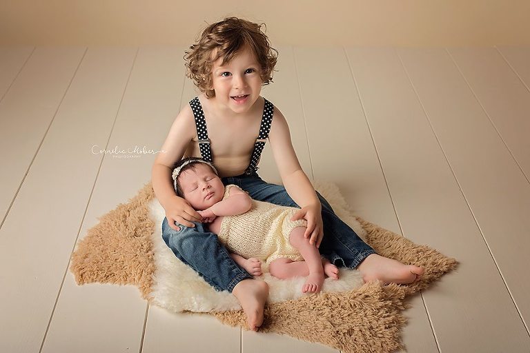 Neugeborenenshooting Neugeborenenfotografie Neugeborenenfotos newborn shooting Babyfotografie Babyfotos baby photographer Babyfotograf Zug Zürich Luzern Aargau Schwyz Cornelia Moebes Photography