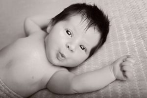 Neugeborenenshooting Neugeborenenfotografie Neugeborenenfotos newborn shooting Babyfotografie Babyfotos baby photographer Babyfotograf Zug Zürich Luzern Aargau Schwyz Cornelia Moebes Photography