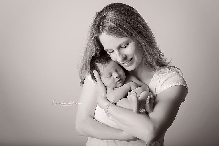 Neugeborenenshooting Neugeborenenfotografie Neugeborenenfotos newborn shooting Babyfotografie Babyfotos baby photographer Babyfotograf Zug Zürich Luzern Aargau Schwyz Cornelia Moebes Photography