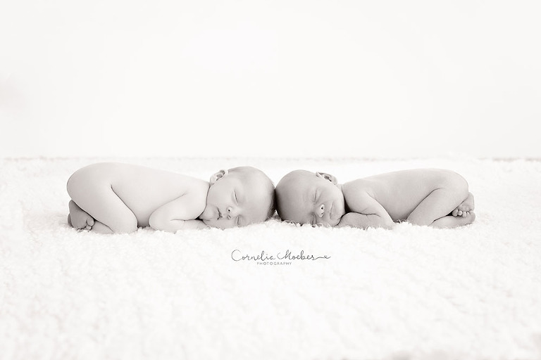 Zwillingsshooting Neugeborenenshooting newbornshooting Neugeborenenfotografie Babyfotografie Cornelia Moebes Photography