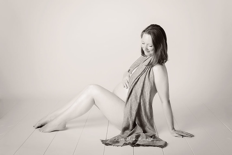 Schwangerschaftsfotografie Babybauchshooting Schwangerschaftsshooting Neugeborenenfotos newbornshooting Babyfotografie Cornelia Moebes Fotografie