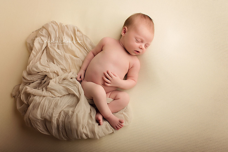Neugeborenenfotografie newbornshooting Babyfotografie Neugeborenenshooting Babyfotograf Cornelia Moebes Photography