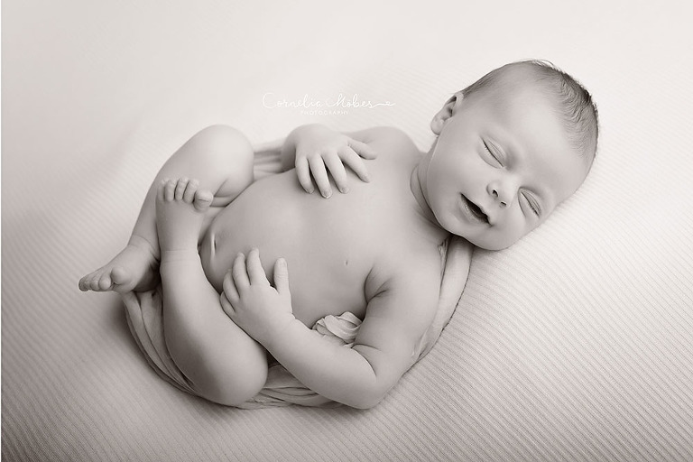 Neugeborenenfotografie newbornshooting Babyfotografie Neugeborenenshooting Babyfotograf Cornelia Moebes Photography