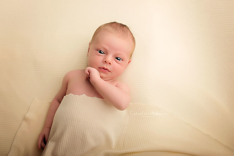 Neugeborenenfotografie newbornshooting Babyfotografie Neugeborenenshooting Babyfotograf Cornelia Moebes Photography