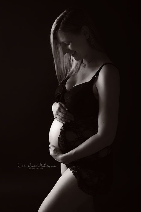 Schwangerschaftsfotografie Babybauchshooting Schwangerschaftsshooting Neugeborenenfotos newbornshooting Babyfotografie Cornelia Moebes Fotografie