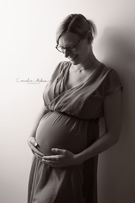 Schwangerschaftsfotografie Babybauchshooting Schwangerschaftsshooting Neugeborenenfotos newbornshooting Babyfotografie Cornelia Moebes Fotografie