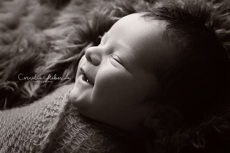 Neugeborenenbilder Neugeborenenshooting Neugeborenenfotografie newbornphotography newborn shooting Babyfotografie Babyfotograf Zug Zürich Luzern Aargau Schwyz Cornelia Moebes Photography