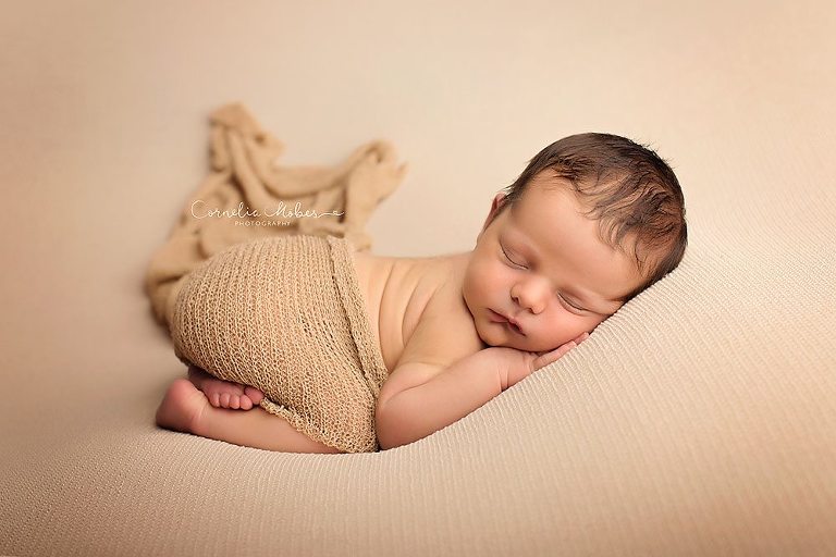 Neugeborenenbilder Neugeborenenshooting Neugeborenenfotografie newbornphotography newborn shooting Babyfotografie Babyfotograf Zug Zürich Luzern Aargau Schwyz Cornelia Moebes Photography