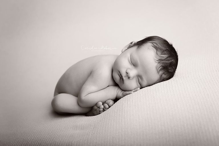 Neugeborenenbilder Neugeborenenshooting Neugeborenenfotografie newbornphotography newborn shooting Babyfotografie Babyfotograf Zug Zürich Luzern Aargau Schwyz Cornelia Moebes Photography