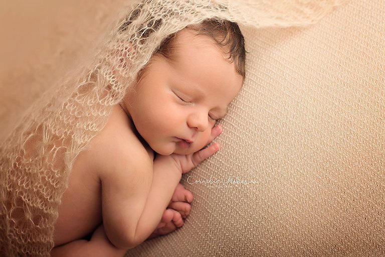 Neugeborenenbilder Neugeborenenshooting Neugeborenenfotografie newbornphotography newborn shooting Babyfotografie Babyfotograf Zug Zürich Luzern Aargau Schwyz Cornelia Moebes Photography