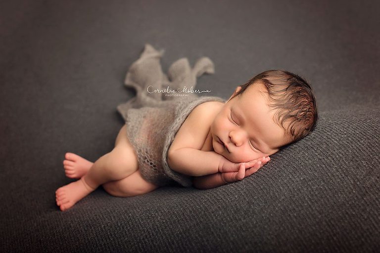 Neugeborenenbilder Neugeborenenshooting Neugeborenenfotografie newbornphotography newborn shooting Babyfotografie Babyfotograf Zug Zürich Luzern Aargau Schwyz Cornelia Moebes Photography