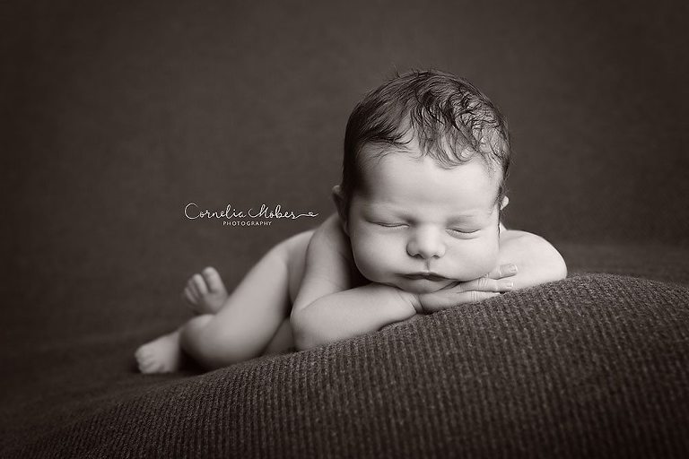 Neugeborenenbilder Neugeborenenshooting Neugeborenenfotografie newbornphotography newborn shooting Babyfotografie Babyfotograf Zug Zürich Luzern Aargau Schwyz Cornelia Moebes Photography