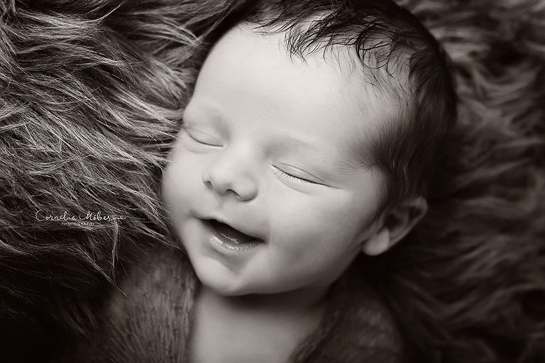 Neugeborenenbilder Neugeborenenshooting Neugeborenenfotografie newbornphotography newborn shooting Babyfotografie Babyfotograf Zug Zürich Luzern Aargau Schwyz Cornelia Moebes Photography