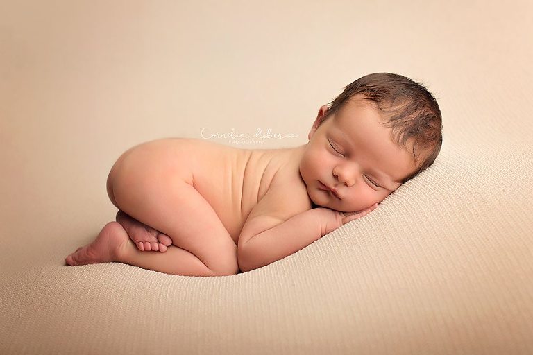 Neugeborenenbilder Neugeborenenshooting Neugeborenenfotografie newbornphotography newborn shooting Babyfotografie Babyfotograf Zug Zürich Luzern Aargau Schwyz Cornelia Moebes Photography