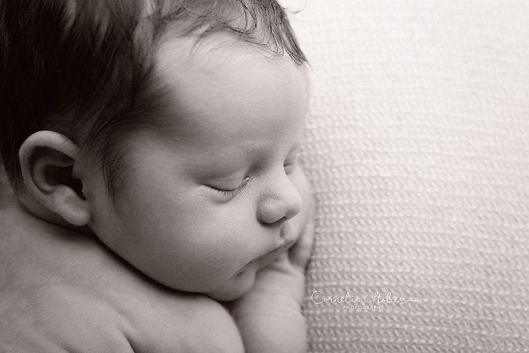 Neugeborenenbilder Neugeborenenshooting Neugeborenenfotografie newbornphotography newborn shooting Babyfotografie Babyfotograf Zug Zürich Luzern Aargau Schwyz Cornelia Moebes Photography