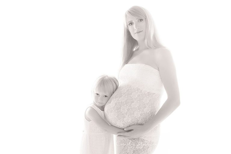 Schwangerschaftsfotografie Babybauchshooting Schwangerschaftsshooting Neugeborenenfotos newbornshooting Babyfotografie Cornelia Moebes Fotografie