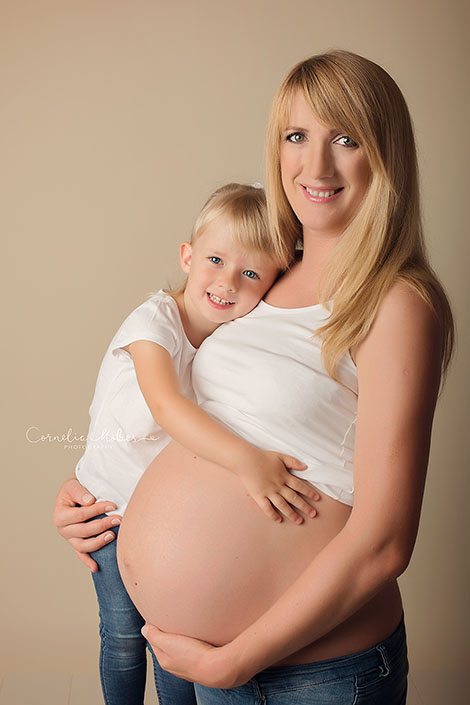 Schwangerschaftsfotografie Babybauchshooting Schwangerschaftsshooting Neugeborenenfotos newbornshooting Babyfotografie Cornelia Moebes Fotografie