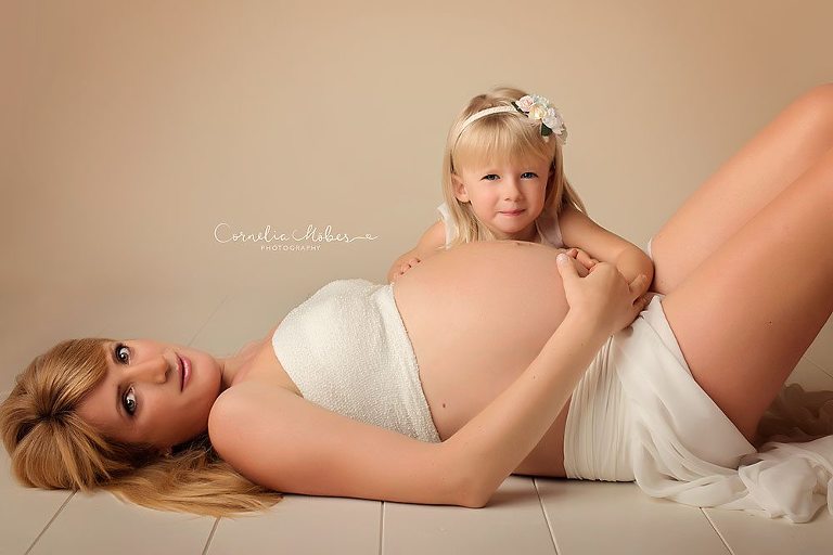 Schwangerschaftsfotografie Babybauchshooting Schwangerschaftsshooting Neugeborenenfotos newbornshooting Babyfotografie Cornelia Moebes Fotografie